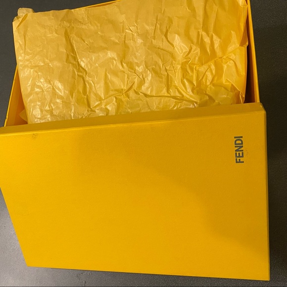 Gorgeous pair of MINT condition Fendi Heels - Picture 3 of 7